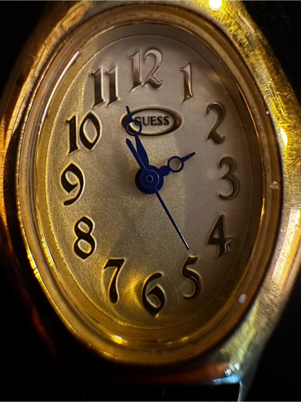 Guess elegant gold